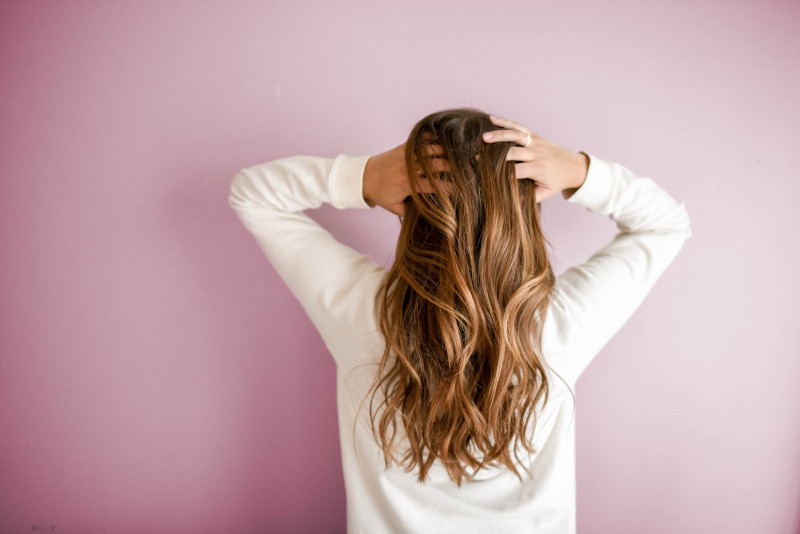 Farbowane włosy – jak o nie dbać, aby odzyskały blask?